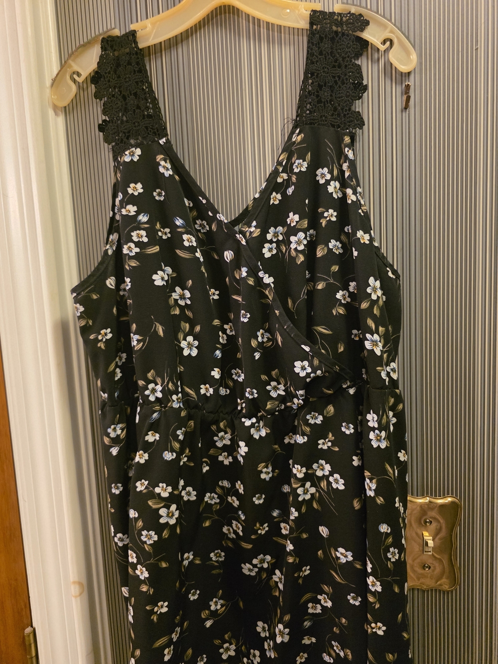 SHEIN Black Floral Crochet Strap V-Neck Camisole Dress